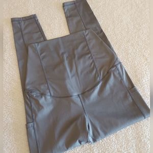 🌺 Near New Maacie Maternity Leggings